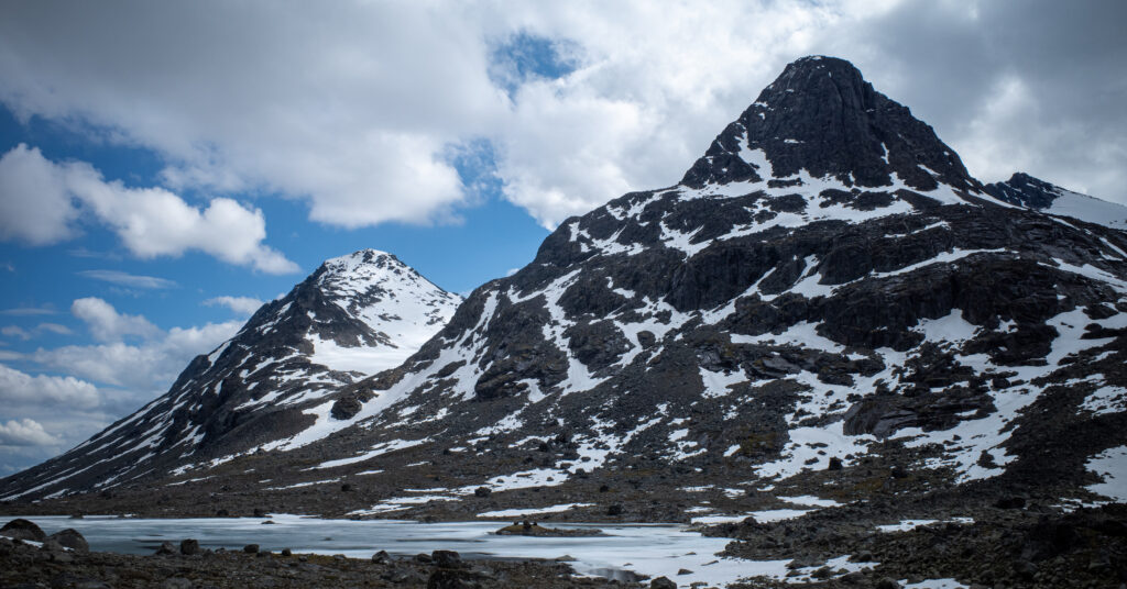 Snow-covered mountains beside a frozen lake farther into Svartdalen