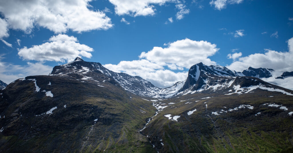 Snow-covered mountains seen from the summit of Gjendetunga